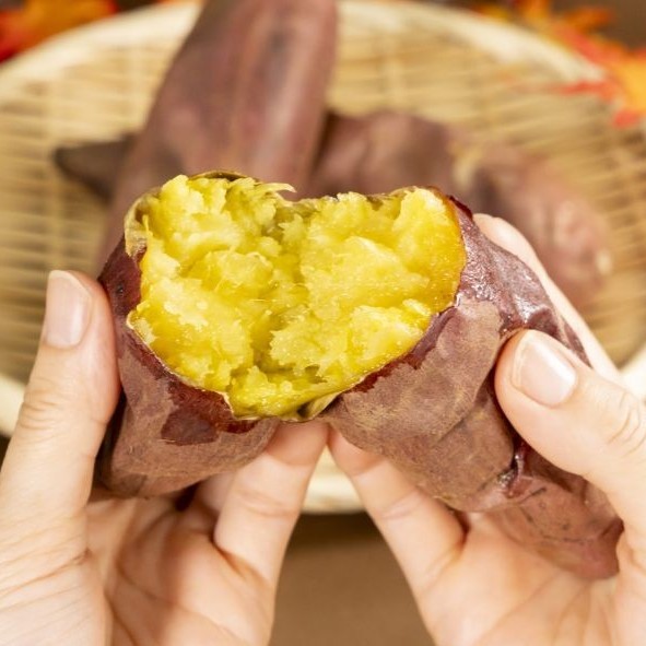 ファミマの“焼きいも”が進化　アルミホイルを使った2時間じっくり包み焼き新製法で もはやスイーツのような「驚きのとろあま」蜜体験を実現！ 販売時間を延長し食品ロス削減へ